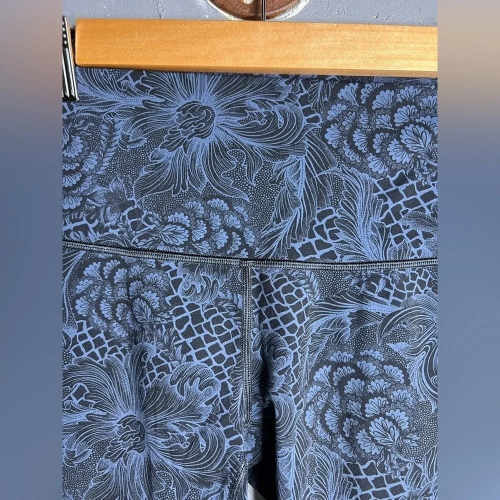 Lululemon Wunder Under Hi-Rise 1/2 Tight *Full-On Luxtreme 17 size 4